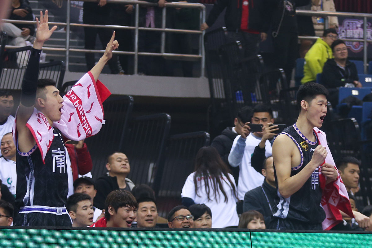 DB电竞解说-运动员风采动人，引发现场欢呼