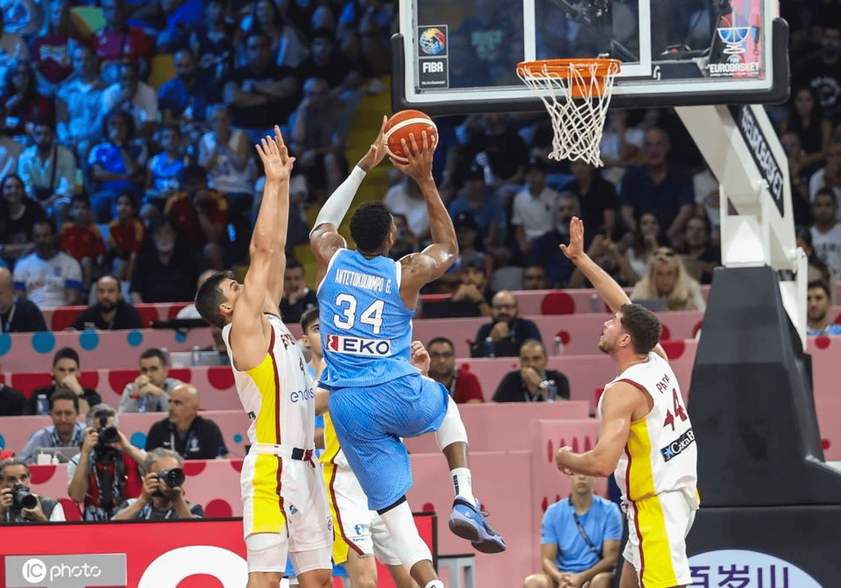 包含西班牙男篮力克澳大利亚，晋级奥运会半决赛的词条