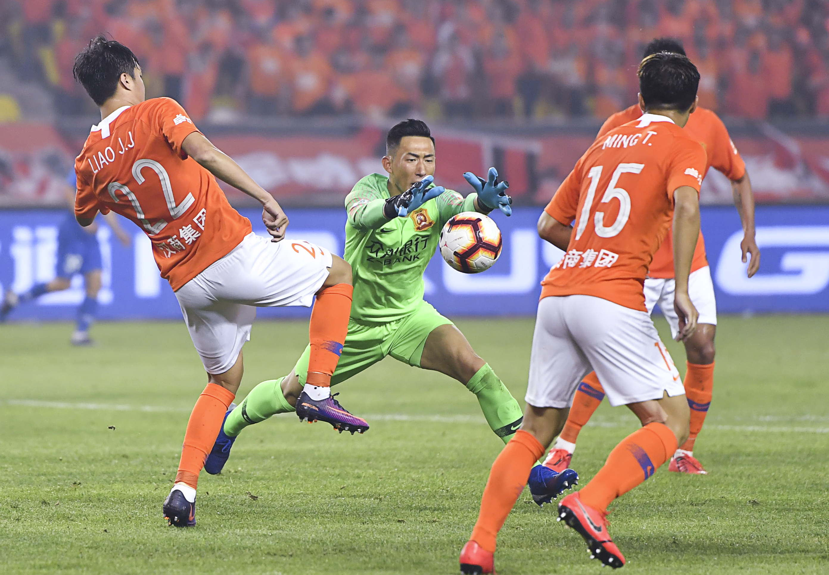 包含武汉卓尔抢分成功，锁定下赛季中超资格的词条