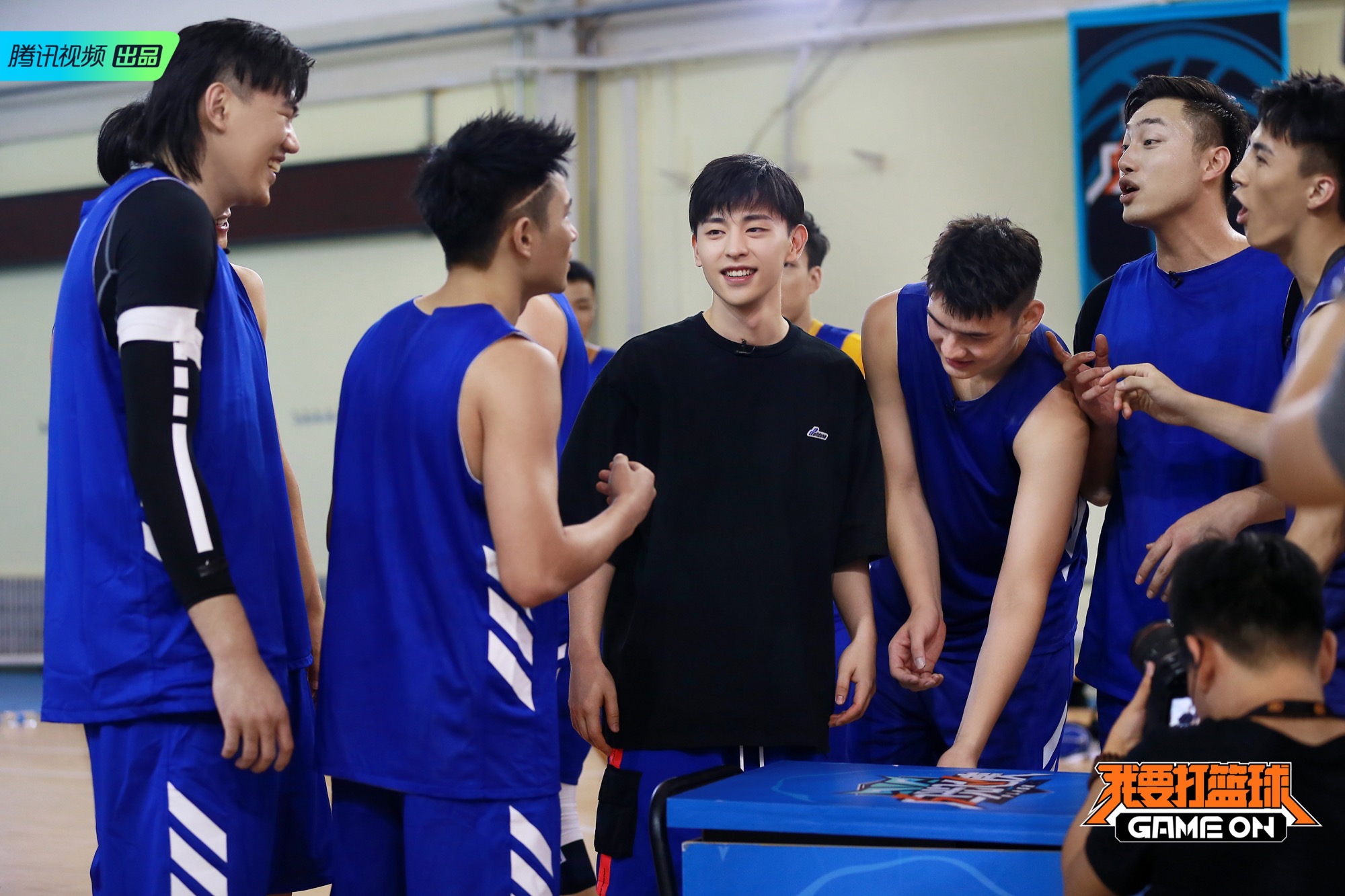 包含珀斯篮球精英战队备战新季备战展开紧张训练的词条