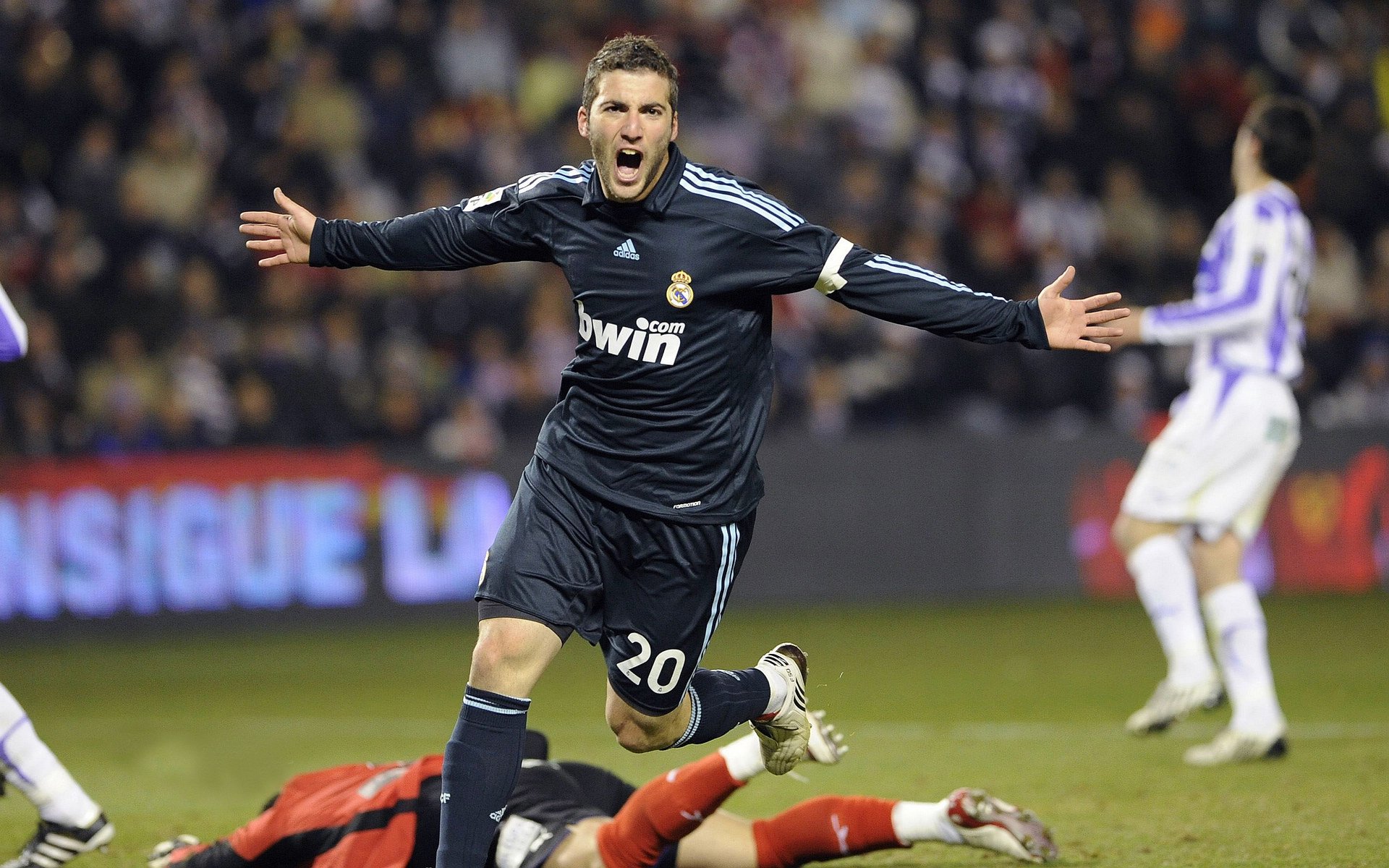 杜兰特化身破壁人,当开拓者防线在魔术之夜彻底失语